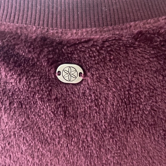 GAIAM L Super Soft Faux Fur Fleece Sweater - Picture 5 of 7